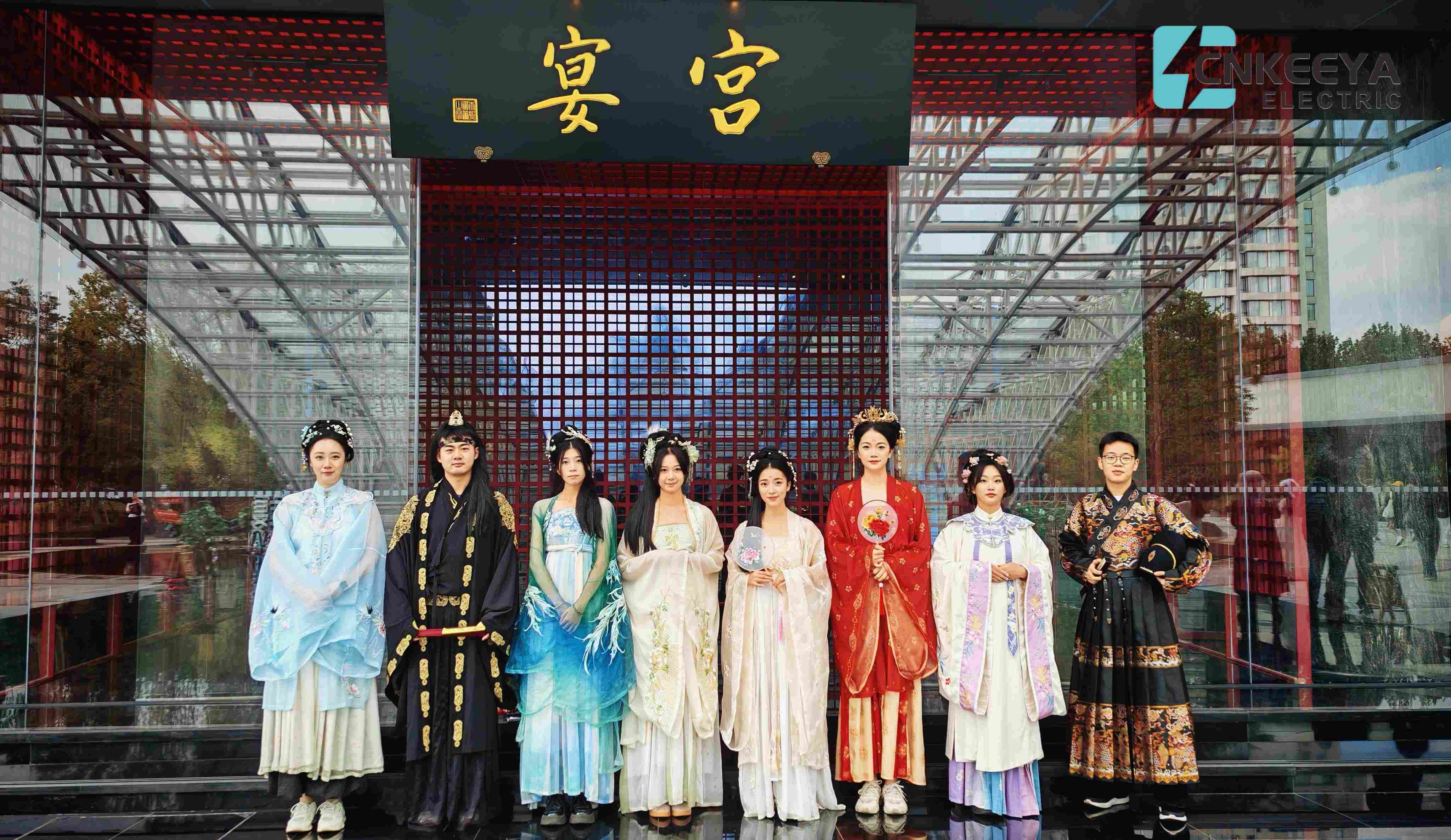 Die Eleganz des Millenniums genießen und die Teamstärke festigen – Unser Teambuilding-Team nimmt am Hangzhou Palace Bankett teil, um das alte Palastleben kennenzulernen
